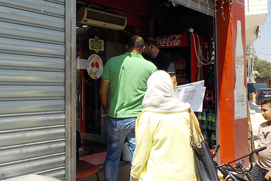 Visiting targeted shops at the pilot area. Most of them are willing to join, saying “Let's make a difference!”