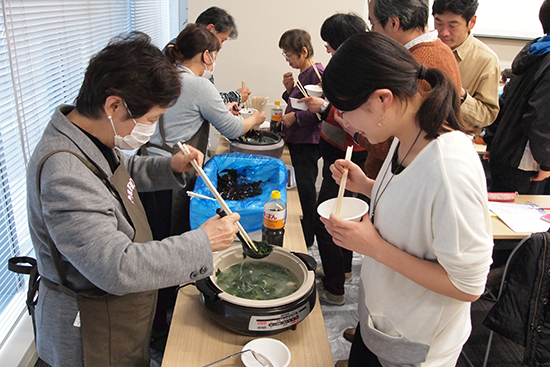 わかめしゃぶしゃぶの試食コーナー