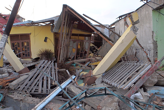  ペトボ地区でも思ったのですが、地震発生時の状況を容易に想像しがたい光景です。