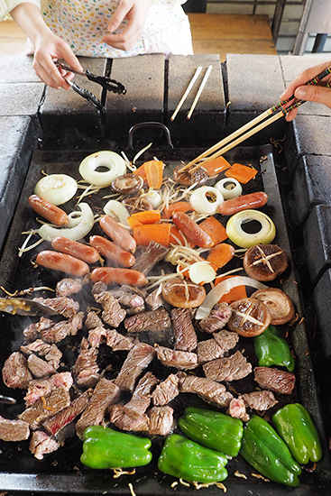 みんなお腹空かして待っているので、いっぺんに焼き中