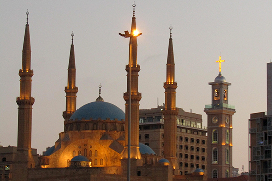 左がブルーモスク／Blue Mosque、右奥がセント・ジョージ・マロニエ教会／St. George Maronite Cathedral。日本でいう浅草寺の横に浅草神社が隣接しているのと、同じような感覚でしょうか？