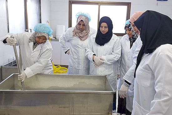 ガザ、女性組合のチーズ工場完成！