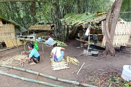 家を作る国内避難民　ミャンマー