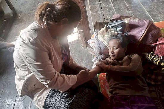 ミャンマークラウドファンディング活動報告：医療従事者たちの診療の様子